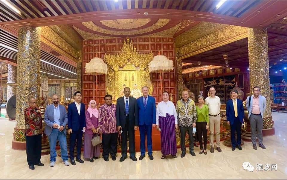 驻缅外国使节参观私立缅甸历史文化博物馆