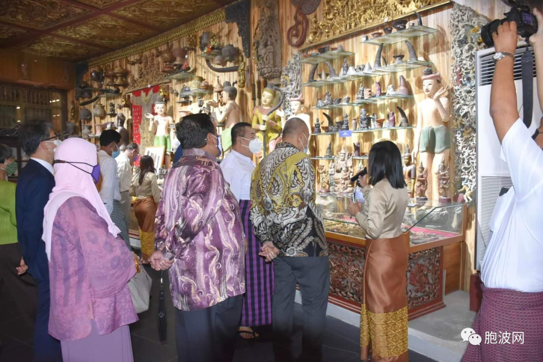 驻缅外国使节参观私立缅甸历史文化博物馆