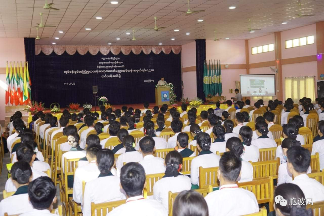 师范学院举行结业典礼，毕业生立即补位教职