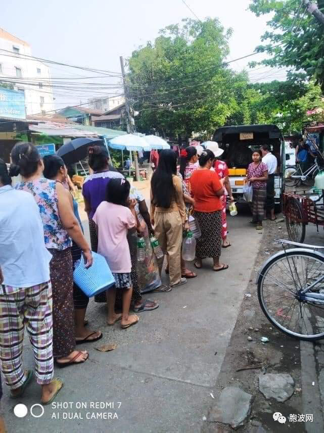 缅甸​油价（食油燃油）上涨，民众苦不堪言！