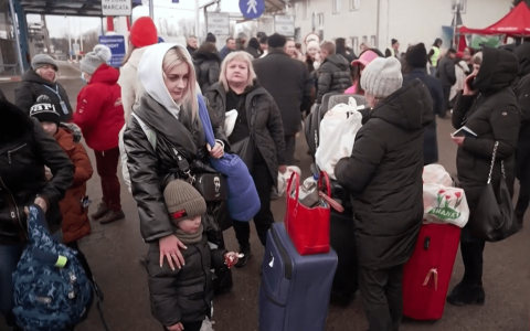 乌克兰九口之家逃离基辅后，英国边境官员拒绝接收：滚！