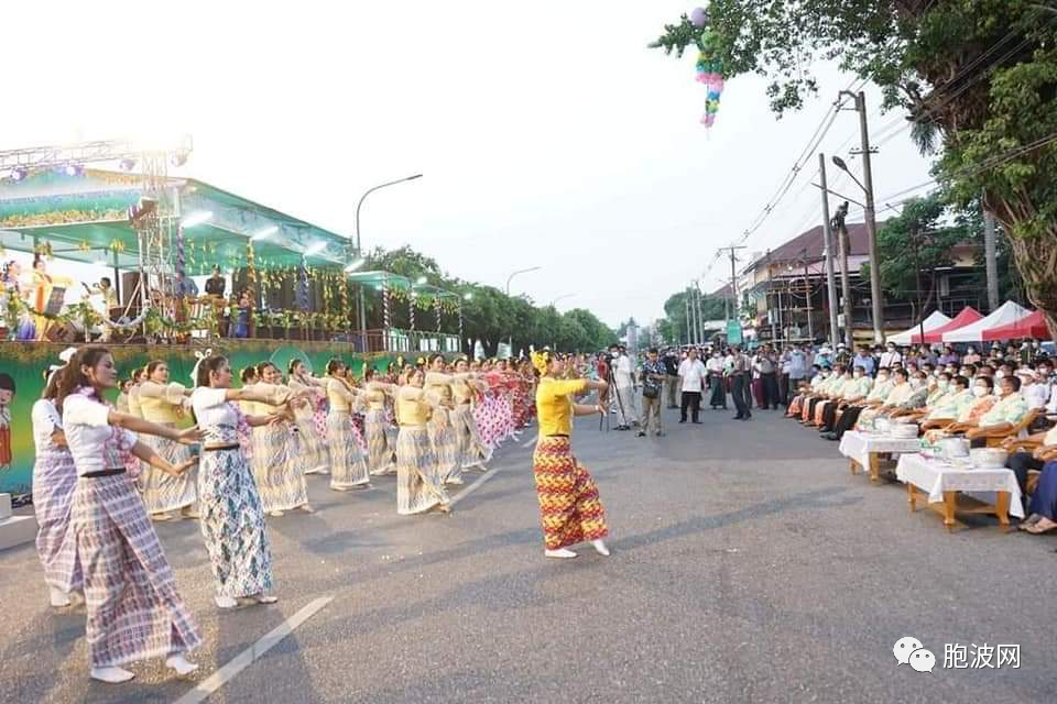 少数民族地区掸邦、孟邦的传统泼水节