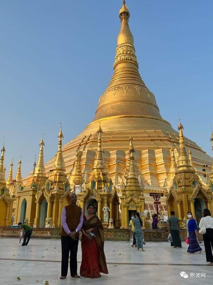 新任印度驻缅甸大使前往仰光大金塔拜佛并为缅甸祈祷
