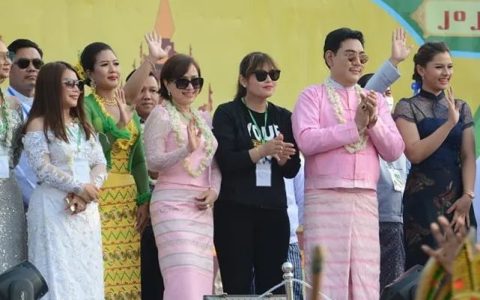 2022年缅甸泼水节一大转折点：明星艺人纷纷上台亮相