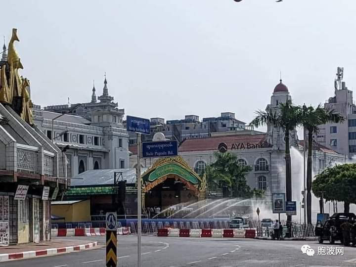 缅甸各地恢复了中断两年的泼水节活动