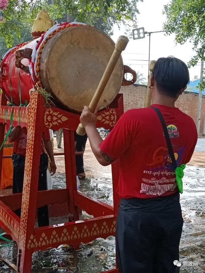 少数民族地区掸邦、孟邦的传统泼水节