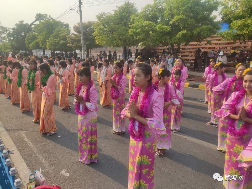 月13日泼水节预庆日的曼德勒"