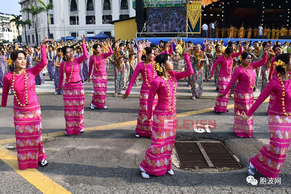 月13日泼水节预庆日的仰光"