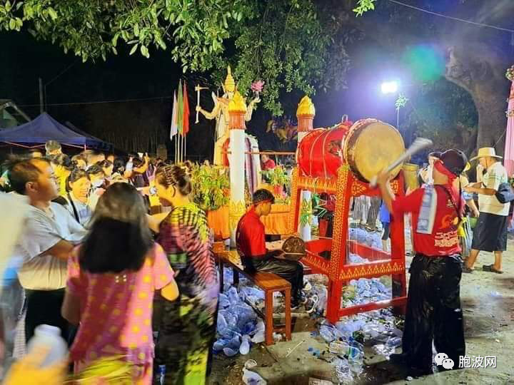 少数民族地区掸邦、孟邦的传统泼水节