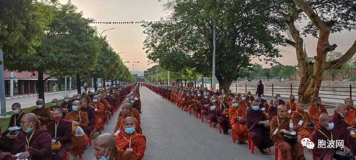 格宋月盈日佛祖日曼德勒隆重举行万名僧侣布施大会