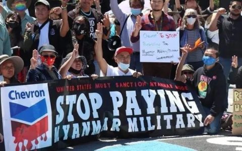 在美缅甸人示威抗议美国公司支持缅军