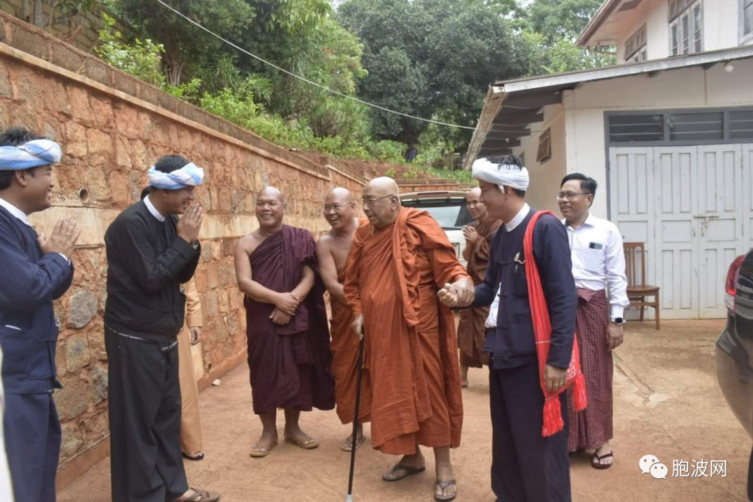 缅甸著名高僧狄德谷造访巴鸥民地武头领私宅