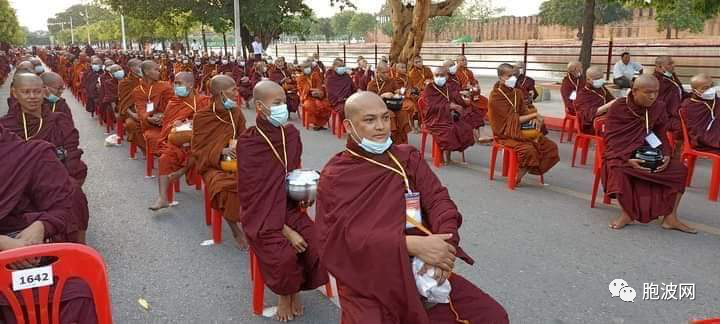 格宋月盈日佛祖日曼德勒隆重举行万名僧侣布施大会