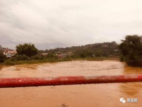 因强降雨河水泛滥，翡翠矿城帕干低洼处被水淹没