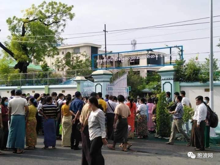 照片新闻：2022年6月2日全缅甸中小学校开学