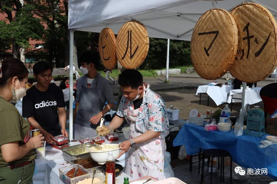 旅居国外的缅甸人为昂山素季举办77岁生日活动