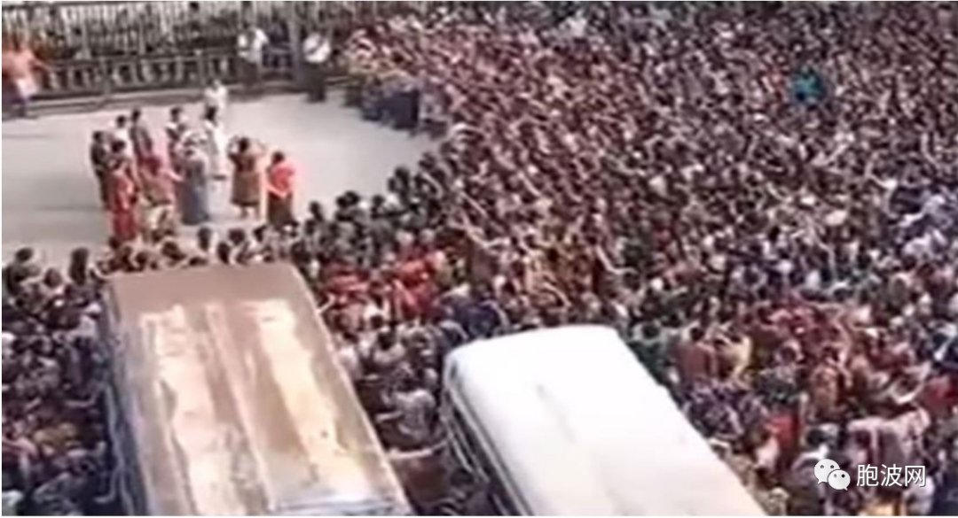 仰光瑟格巴公司工厂两千多名员工在为加薪争取权益请愿示威