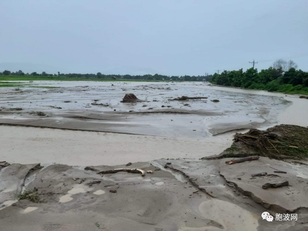 强降雨，恩多基地区一带村庄已成泽国水乡