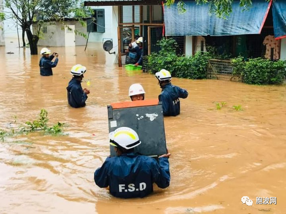 掸邦东部景栋市强降雨引发大水！