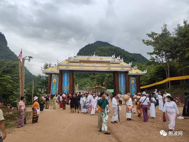 洞穴修炼三年三月三日的掸邦著名高僧今出山