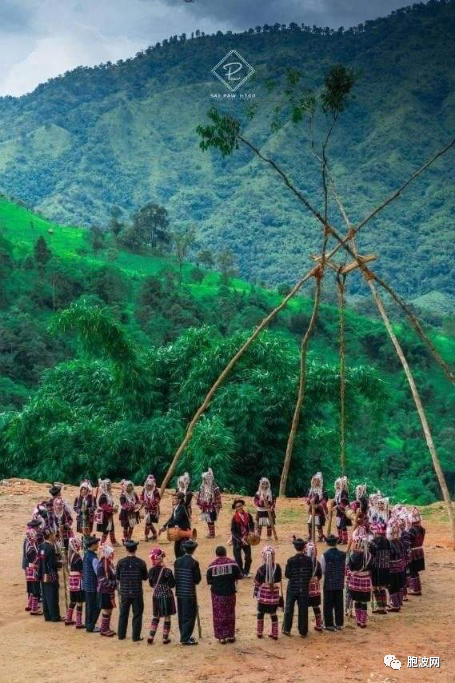 缅甸阿卡族举办传统节庆秋千节
