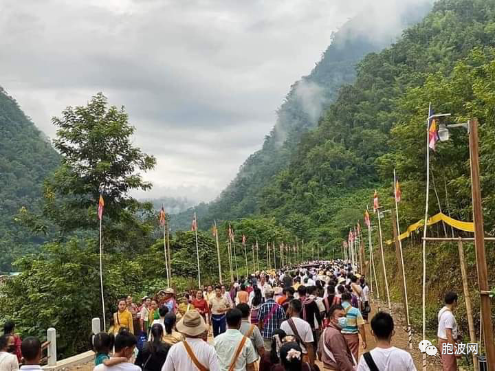 洞穴修炼三年三月三日的掸邦著名高僧今出山