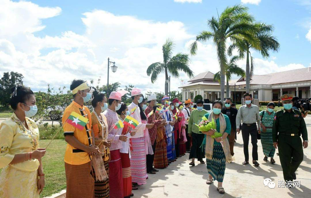 第二轮和谈又一批民地武代表抵达内比都