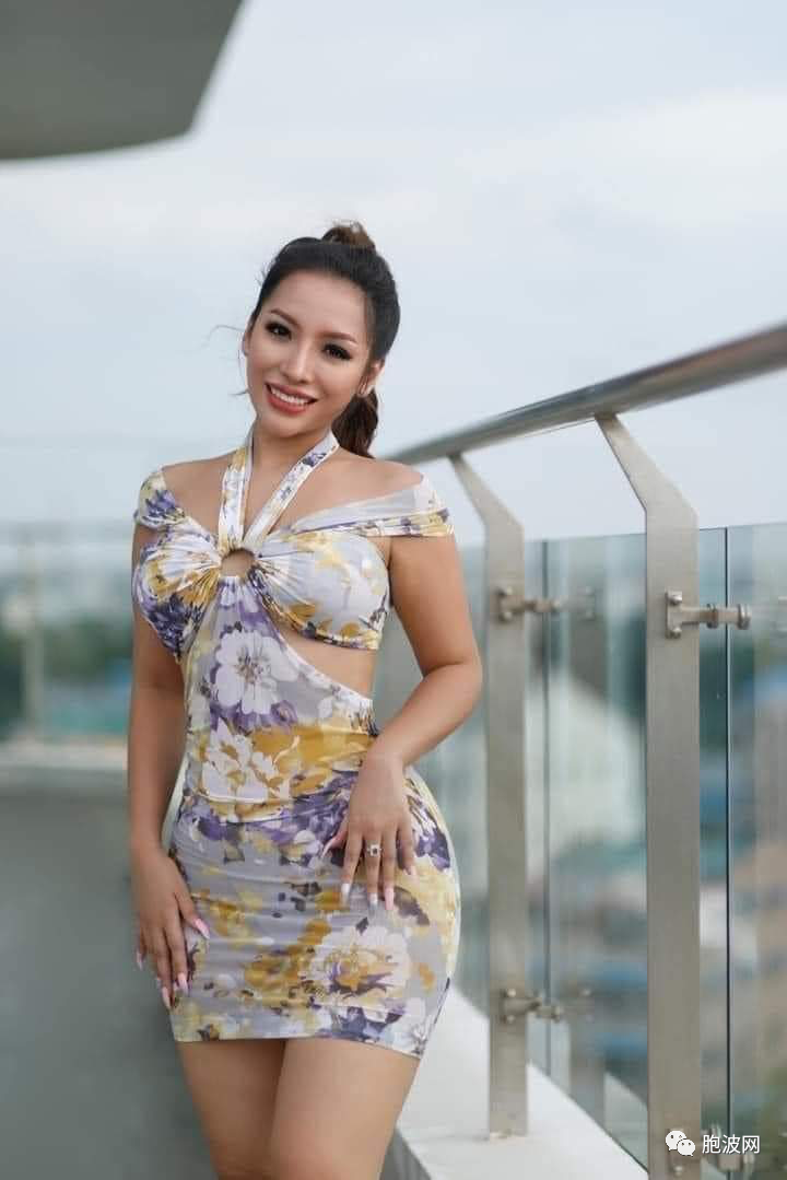 缅甸两性感女明星出庭受审