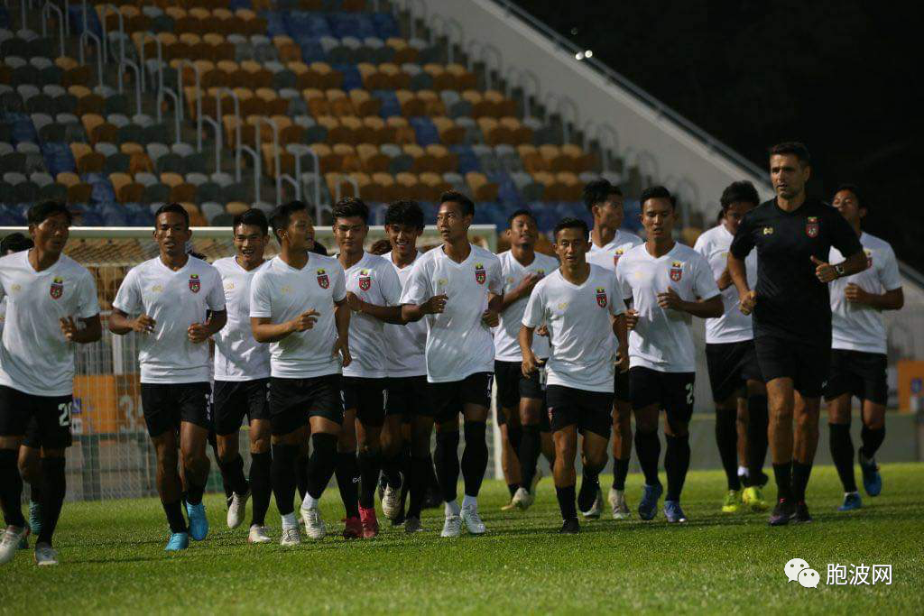 缅甸国选足球运动员前往中国香港开始训练