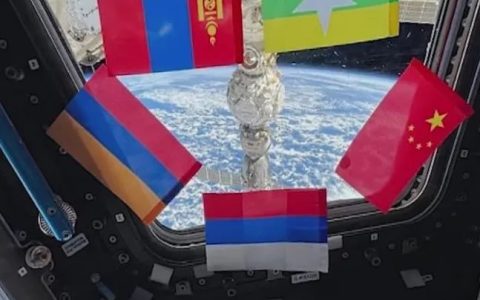 缅甸黄绿红国旗飘扬在国际太空站