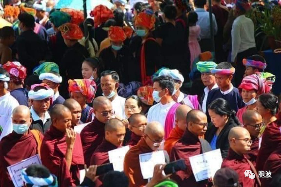 巴鸥少数民族地区隆重举行僧侣考试颁奖活动