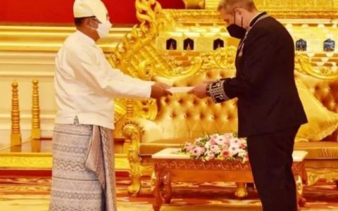 两国驻缅甸大使递交国书