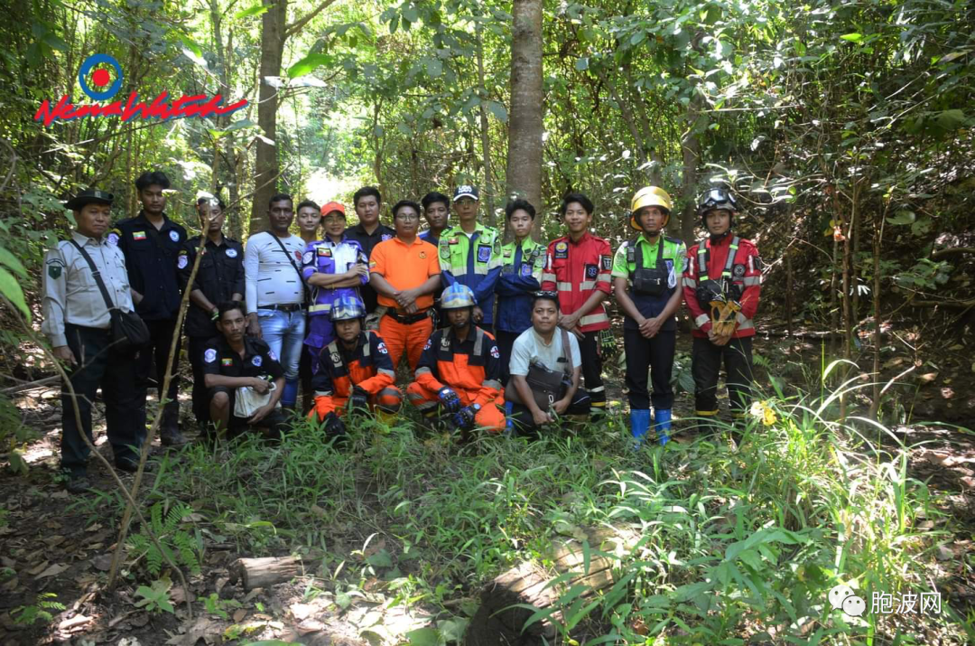 放蛇归山（PHOTO NEWS照片新闻）