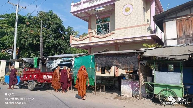 曼德勒寺庙附近住家和店铺被拆除