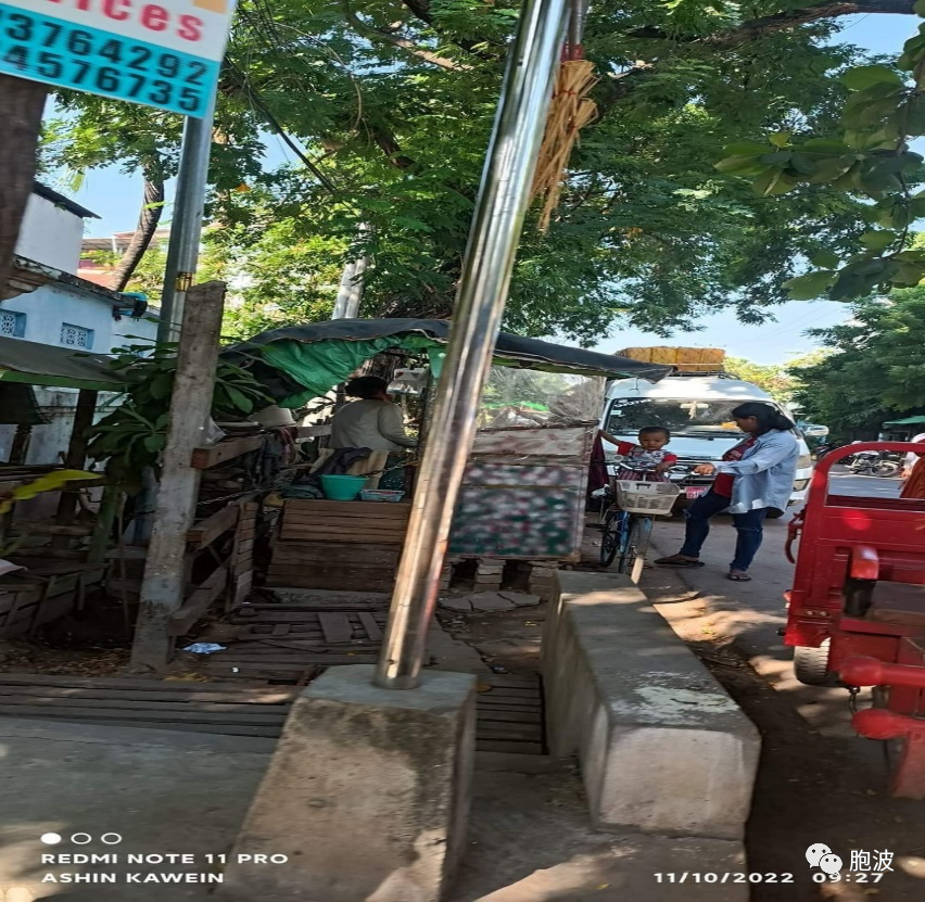 曼德勒寺庙附近住家和店铺被拆除