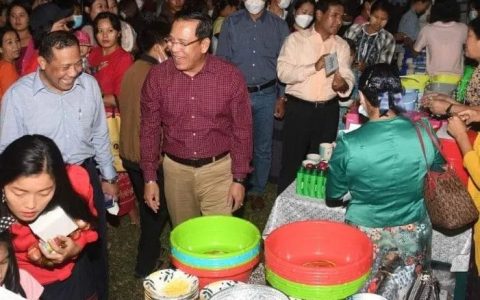 缅甸广播电视台MRTV职员家属的直桑岱月盈日活动