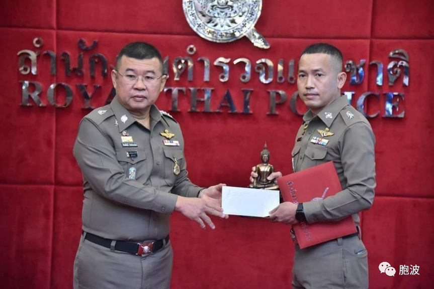 成功劝说欲跳桥缅甸公民的泰国警官获得表彰奖励