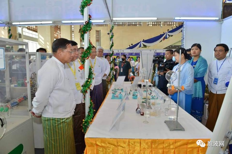 庆祝75周年缅甸独立建国钻石纪念日青年书籍艺术展开幕