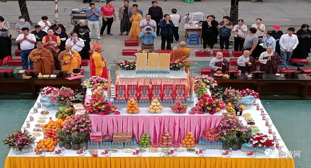 曼德勒云南会馆大雄宝殿诵经祈祷国泰民安