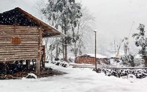 白雪皑皑：冰雪覆盖的缅甸村庄（照片新闻）