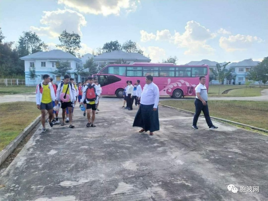 为与缅甸国选队联合训练，柬埔寨藤球队抵达缅甸