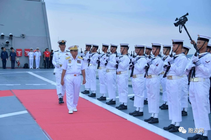 为迎接75周年独立建国日钻石庆典缅甸海军秀肌肉
