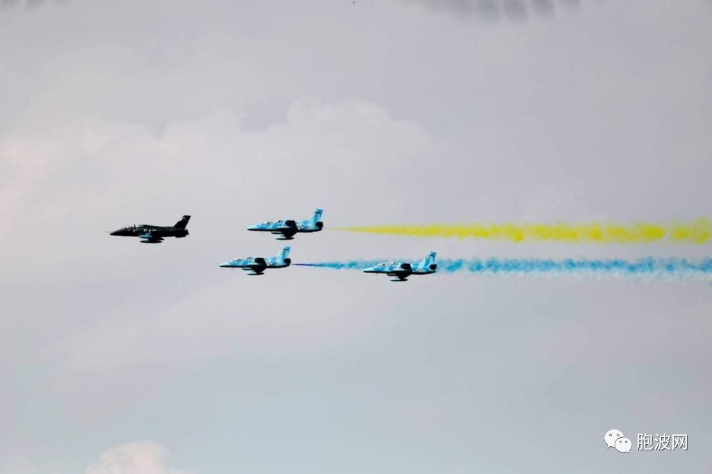 缅甸空军75周年庆典展示俄制新型战机