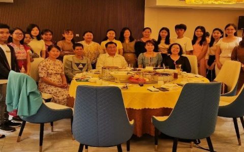 福庆学校孔子课堂全校教师举行迎新年聚餐