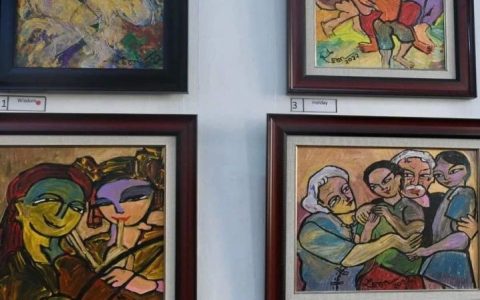 画家钦佐奈佐举办个人画展
