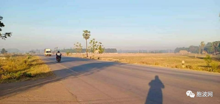 因战乱关闭20多天的缅泰边境公路重开！