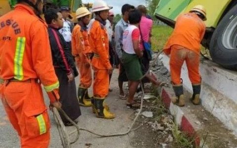 2022年缅甸高速公路上因交通意外而亡者57人