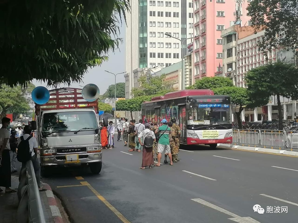 与静态示威针锋相对的招数