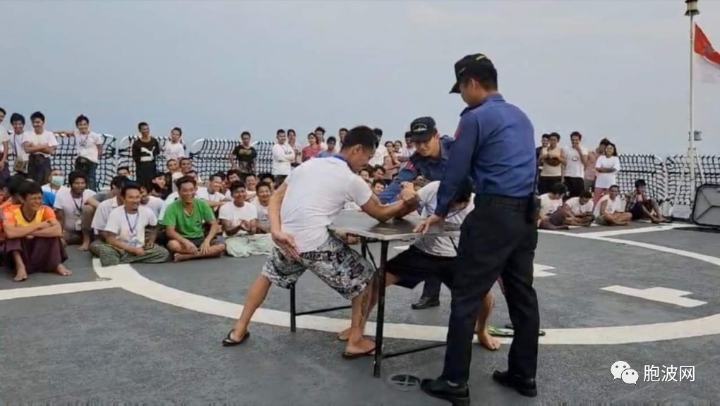海军军舰再次送从泰国接回缅甸公民