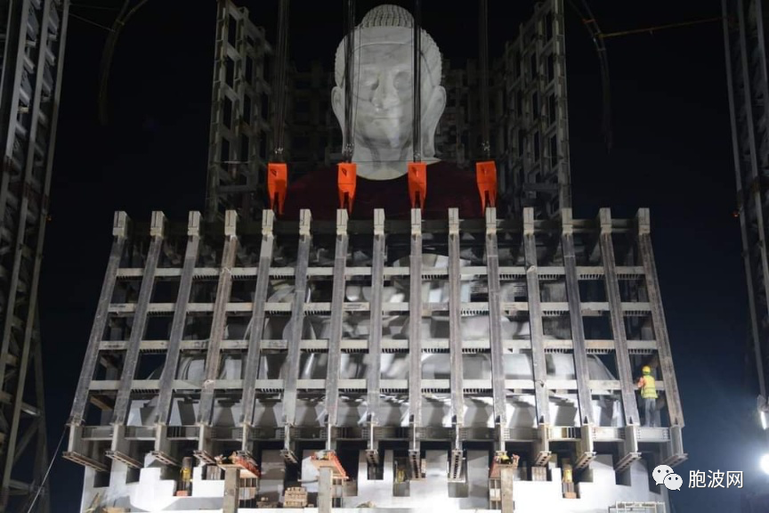 内比都最大的巨型坐佛石雕像已安装完毕！